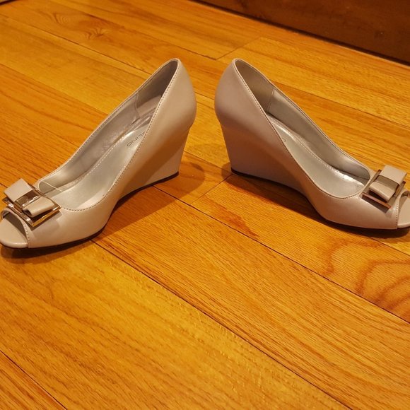 Woman Shoes - Picture 3 of 3